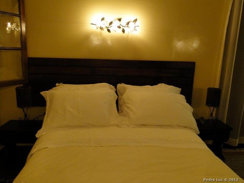 Deluxe Room,1584511327:JPEG